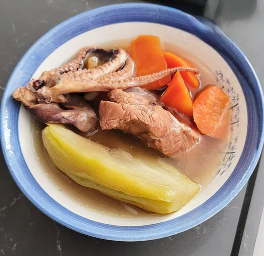 合掌瓜紅蘿蔔煲章魚豬骨湯 🐙 Pork Bone Soup with Chayote, Carrot and Dried Octopus