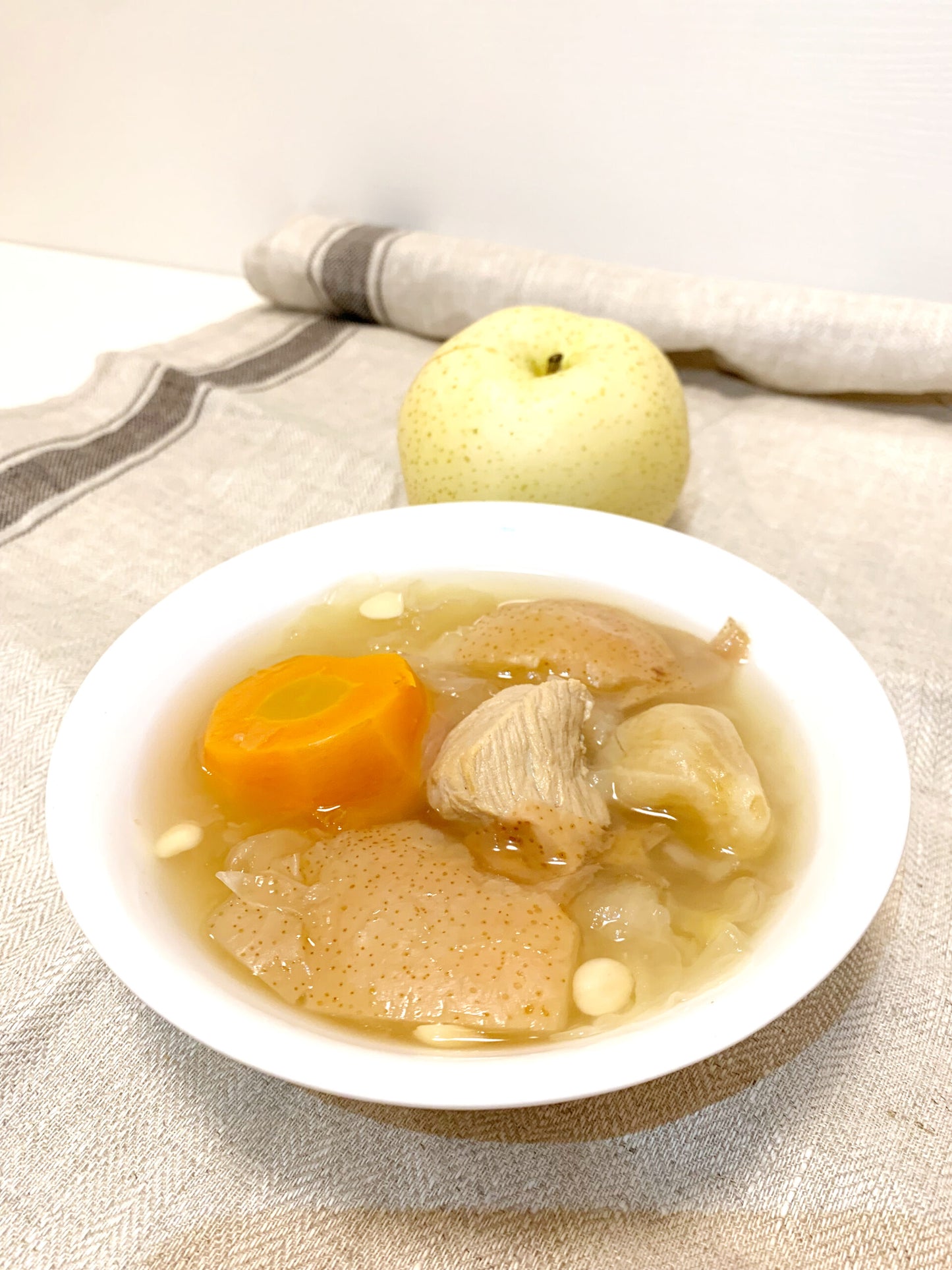 雪梨無花果南北杏瘦肉湯 Pear, Fig & Almond Pork Soup