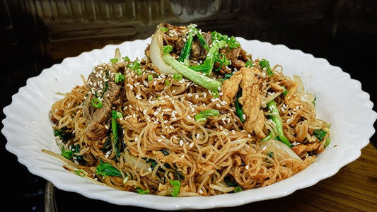 京蔥牛肉炒米粉 Stir-fried Rice Noodles with Beef & Scallions
