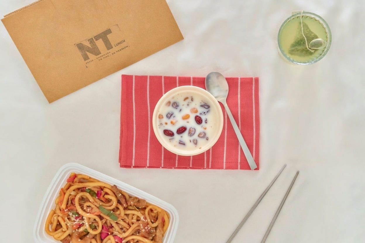 桃膠雪蓮子雪燕燉鮮奶(大) Fresh Milk Stewed Snow Lotus Seeds, Snow Swallow, and Peach Gum(L)